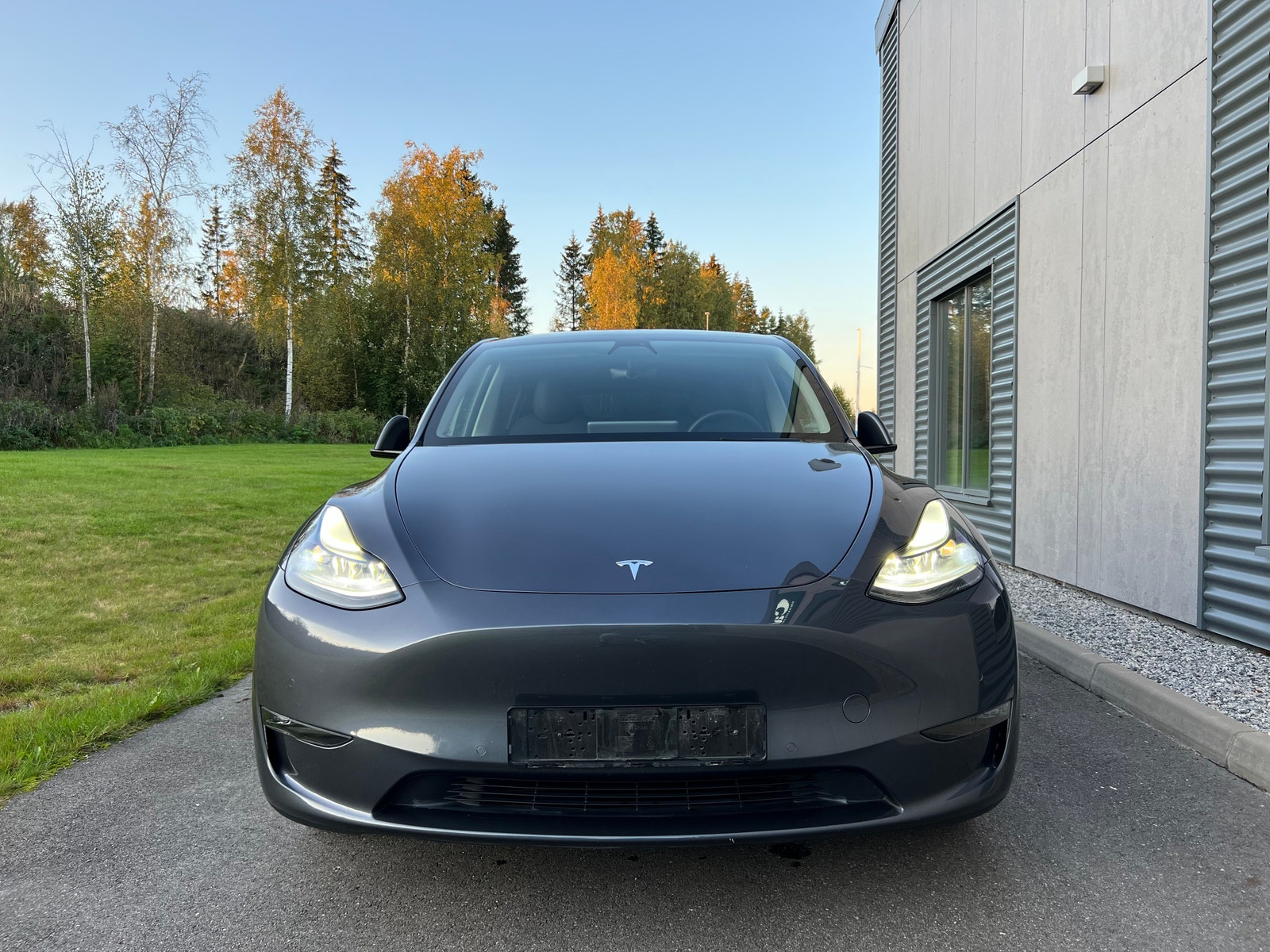Tesla Model Y - Bilde 2