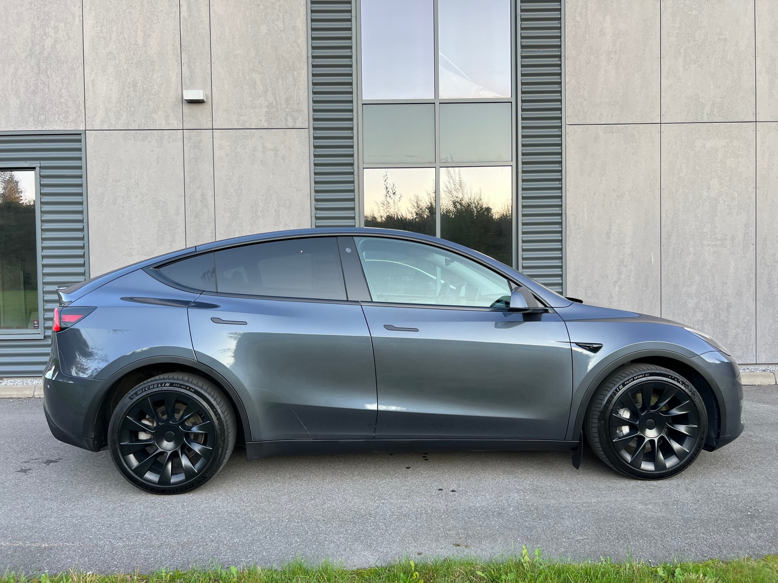 Tesla Model Y - Bilde 4